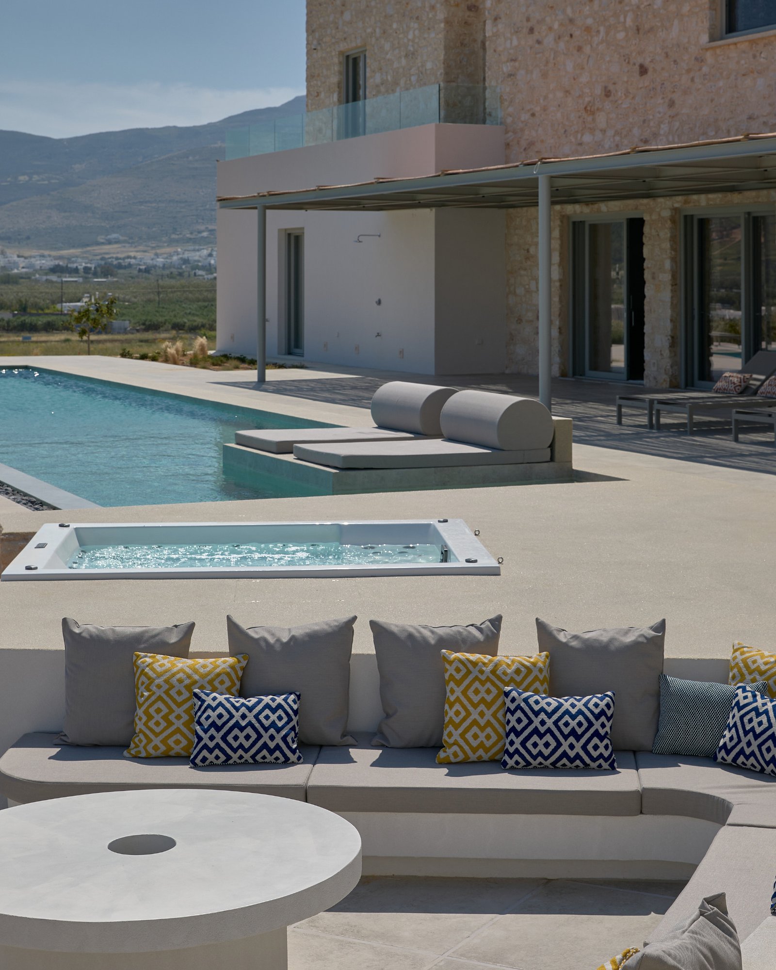 Pool and jacuzzi